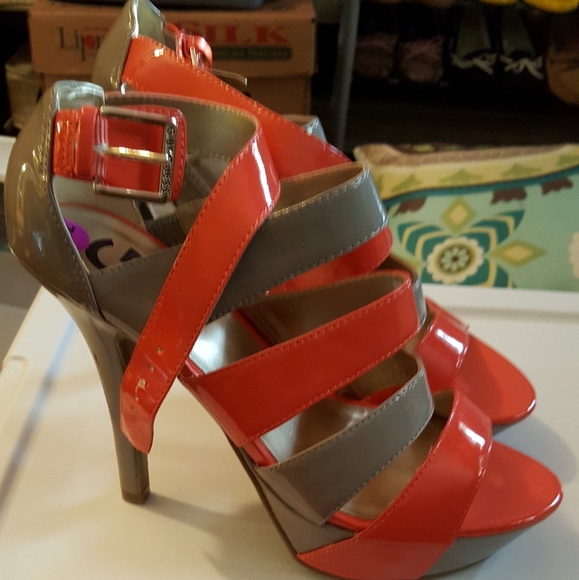 Shoes - Picture 7 of 8